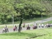 Bahana buat bising, 26 calon SPM ‘berarak’ tolak motosikal