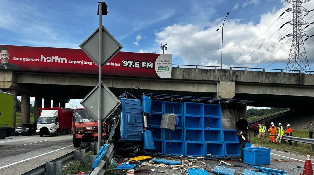 Mekanik maut dirempuh lori di Lebuh Raya PLUS