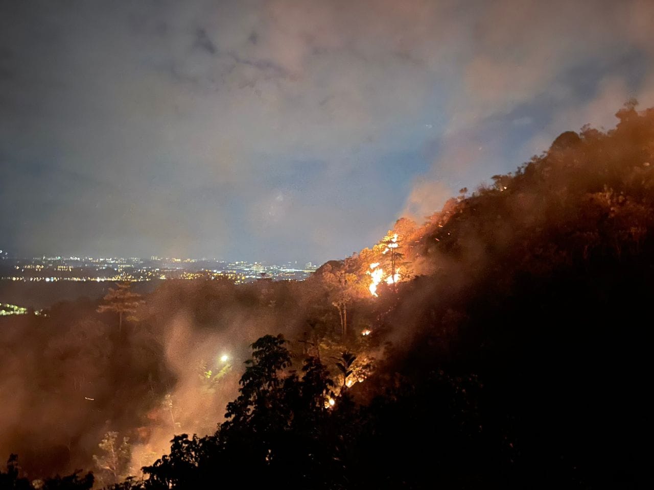 Cuaca panas, angin kencang punca kebakaran Bukit Broga marak lebih cepat