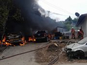 Anggota bomba wanita cedera terkena renjatan elektrik ketika padam kebakaran di Menggatal
