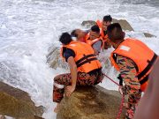 Dua rakan lemas ketika mandi di Pantai Teluk Lipat
