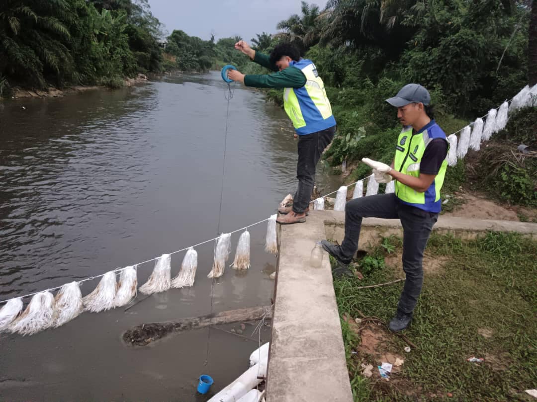 LUAS siasat pencemaran minyak kelapa di Sungai Kundang