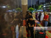 Gelandangan Tumpang Tarawih Di Kaki Lima