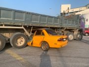 Lelaki maut kereta terperosok bawah treler