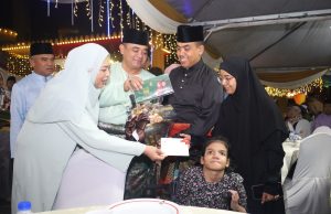 Tentera Darat berbuka bersama anak-anak pesakit kronik Asnaf