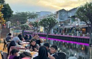Berbuka konsep bufet di tepi Sungai Melaka