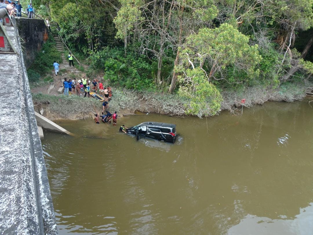 MPV terjunam dalam Sungai Ulu Sedili