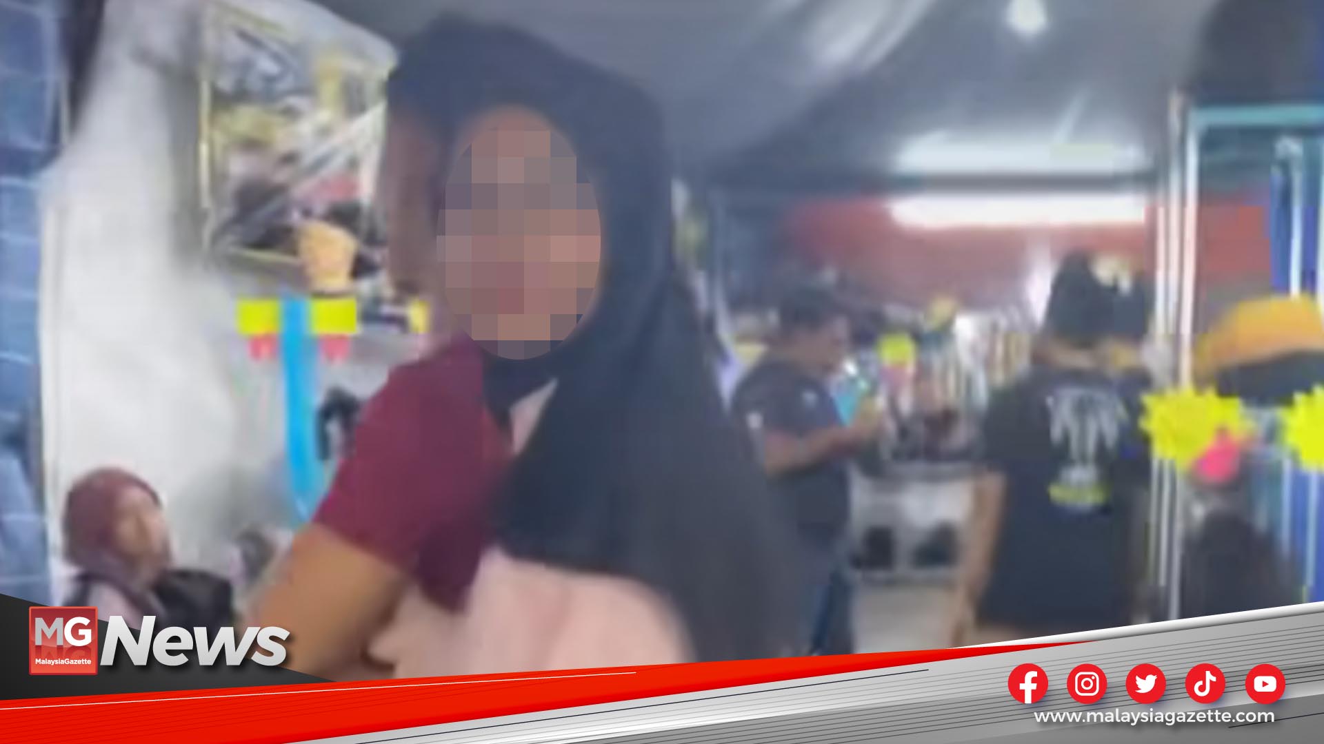 Suami bawa kekasih shopping raya diserang isteri