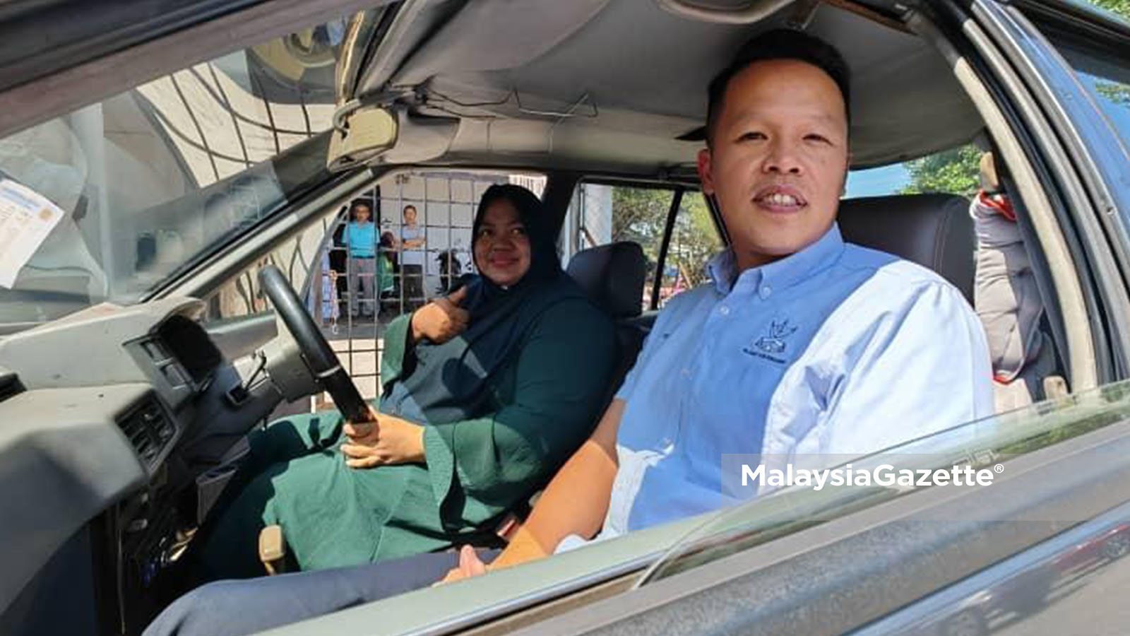 Rezaki penjual kuih, dapat kereta raya