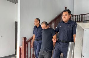 Lelaki mengaku samun warga emas di stesen minyak