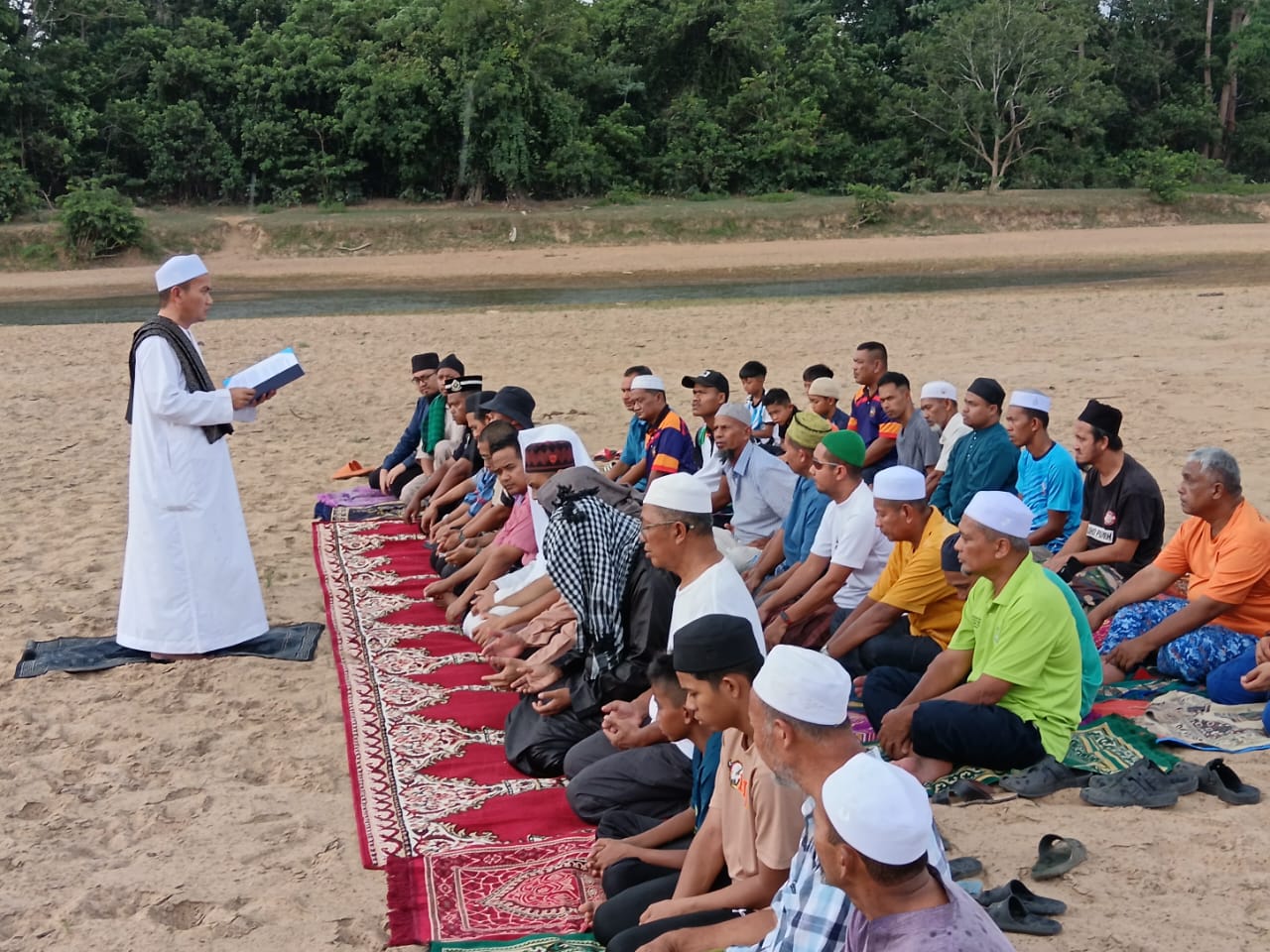 Hujan lebat selepas solat Istisqa di Kampung Pesagi