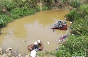 Seorang maut, MPV terbabas ke dalam parit