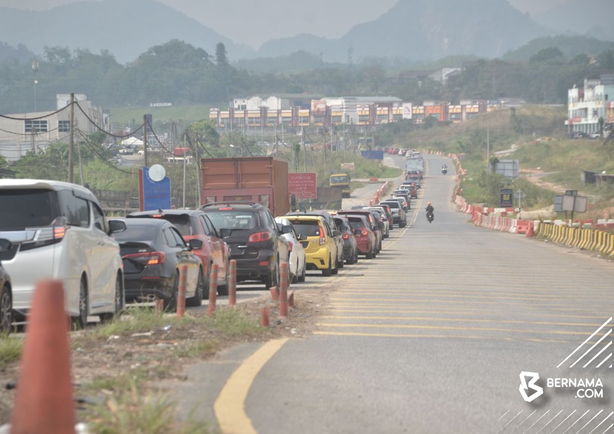 Perantau nak pulang, Gua Musang sesak