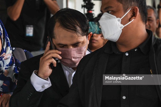 Sayed Amir Muzzakkir Al Sayed Mohamad tiba di Mahkamah Sesyen Kuala Lumpur bagi menghadapi pertuduan rasuah. Foto AIZAT ZAINAL, 23 MEI 2024