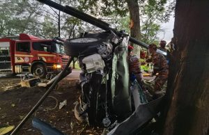 3 lelaki cedera kereta dinaiki langgar tiang elektrik
