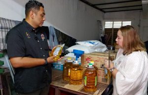 Restoran mamak sorok 717 kg minyak, tepung di asrama pekerja diserbu