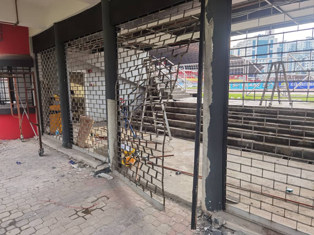 Polis buru suspek rosakkan pintu Stadium MBPJ