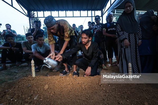 Serangan balai polis: Jenazah Ahmad Azza Fahmi selamat dikebumikan