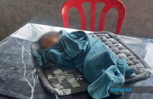 Bayi lelaki berusia seminggu ditemukan di kedai jual ayam