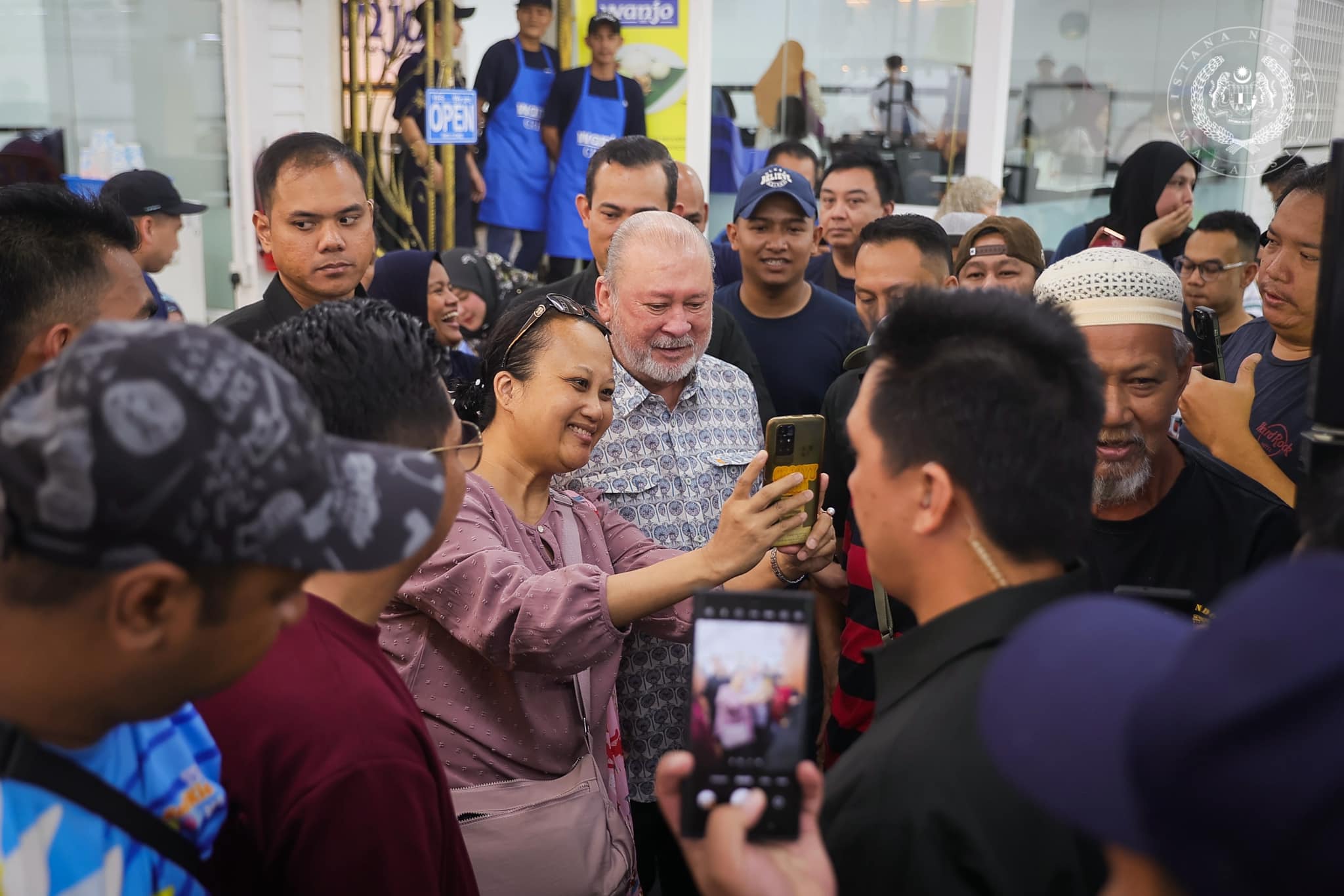 Sultan Ibrahim sarapan Nasi Lemak Wanjo pada hari keputeraan