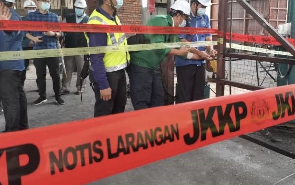 Lelaki maut dalam kolam fiber ketika cuci paip tersumbat