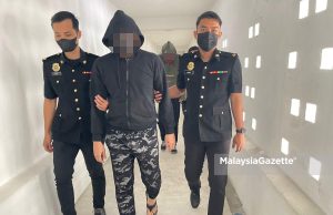 Dua Pembantu Penguasa Kastam didakwa atas tuduhan rasuah