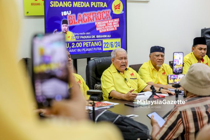 Presiden Parti Putra, Datuk Ibrahim Ali bercakap ketika mengadakan sidang media Isu Black Rock di Bilik Mesyuarat Ibu Pejabat Putra, Kuala Lumpur. Foto SYADILA AMARI, 22 JUN 2024.