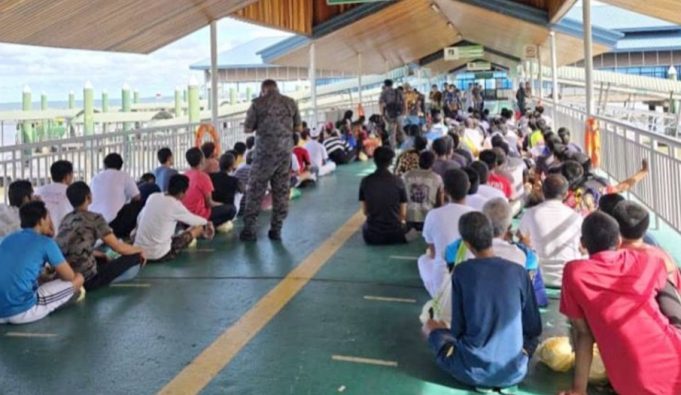 Seramai 153 Pendatang Asing Tanpa Izi (PATI) warga Indonesia dihantar pulang.