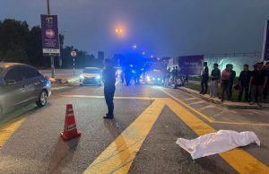 Penunggang motosikal maut langgar kereta