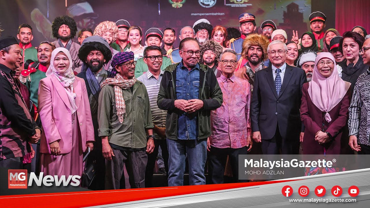 Teruja Tonton Teater, PM Anwar Sifatkan Novel Haji Murat Karya Terindah Dan Terbaik Di Dunia