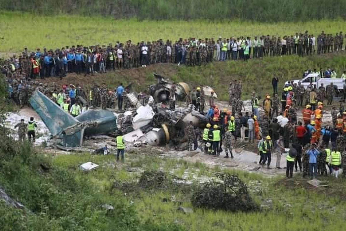 18 terbunuh, pesawat Saruya Airlines terhempas