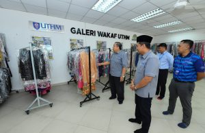 Almari Pakaian @UTHM Prihatin kumpul pakaian terpakai