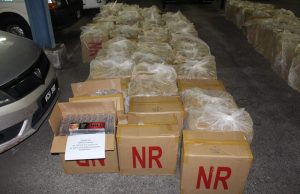 Polis rampas RM725,324 arak, rokok seludup