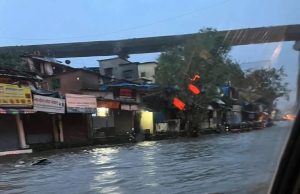 Mumbai banjir, operasi penerbangan dan kereta api terjejas