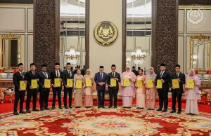 Sultan Ibrahim kurnia Biasiswa Yang di-Pertuan Agong kepada 14 pelajar
