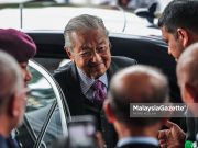 Saya bukan penjual kacang putih tepi jalan, saya pemimpin parti politik – Tun M