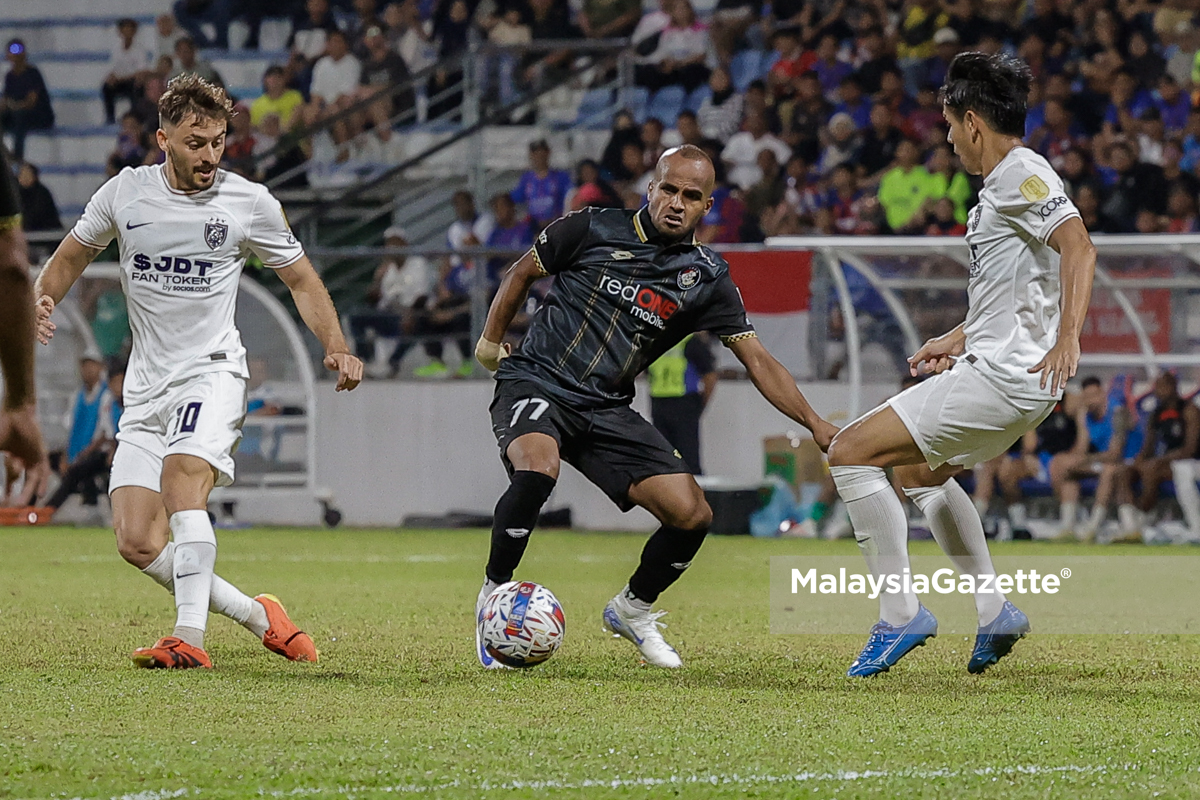 Perlawanan Liga Super PDRM Ikat JDT 1 17