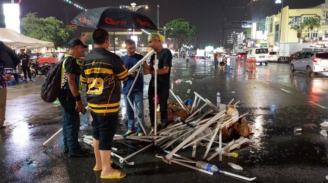 Ribut terburuk sejak 14 tahun, rugi lebih RM30,000′