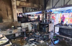 Dua kedai makan Pekan River Front nyaris rentung