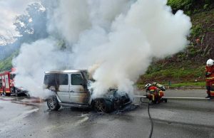 4 penumpang sempat keluar dari kenderaan terbakar