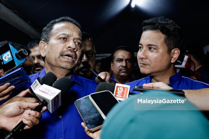 Presiden MIC, Tan Sri SA Vigneswaran berkempen untuk calon BN Dun Mahkota, Syed Hussein Syed Abdullah.