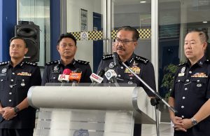 Polis siasat dakwaan Senator paksa pengawal peribadi makan babi