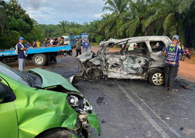 Maut nahas tiga kenderaan