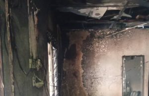 Sebuah unit rumah Flat PKNS musnah terbakar