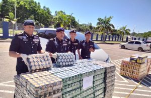 Dua lelaki ditahan, 214 karton arak seludup lebih RM98,000 dirampas