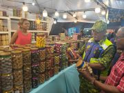 Harga runtuh hari terakhir Bazar Deepavali, pelancong Singapura belanja sakan