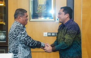 CEO Syarikat Perniagaan Peladang (MADA ) Sdn Bhd Abdullah Ismail mengadakan perjumpaan bersama Datuk Seri Mohamad Sabu