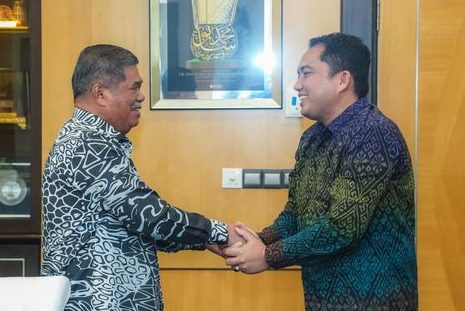 CEO Syarikat Perniagaan Peladang (MADA ) Sdn Bhd Abdullah Ismail mengadakan perjumpaan bersama Datuk Seri Mohamad Sabu