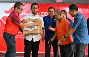 CIMB Islamic, YBM agihkan RM100,000 bantuan bakul makanan kepada 400 keluarga asnaf