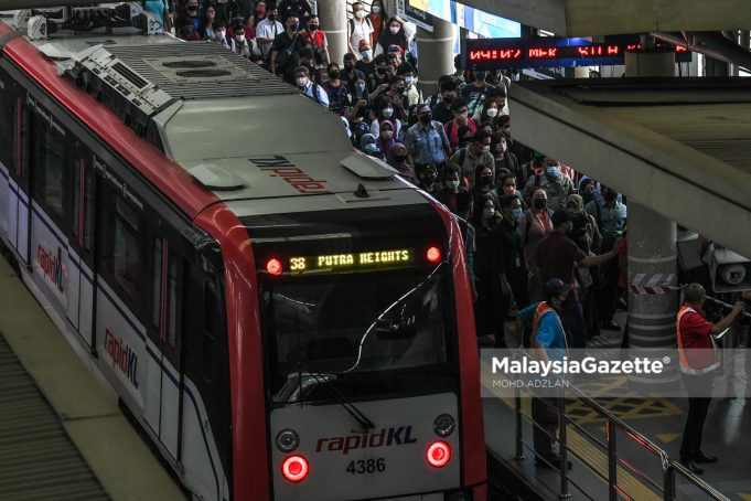 ORANG RAMAI LRT